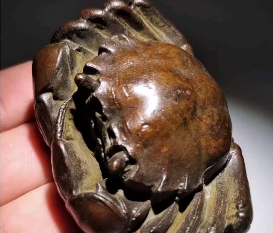 

Solid large crab handmade trinket