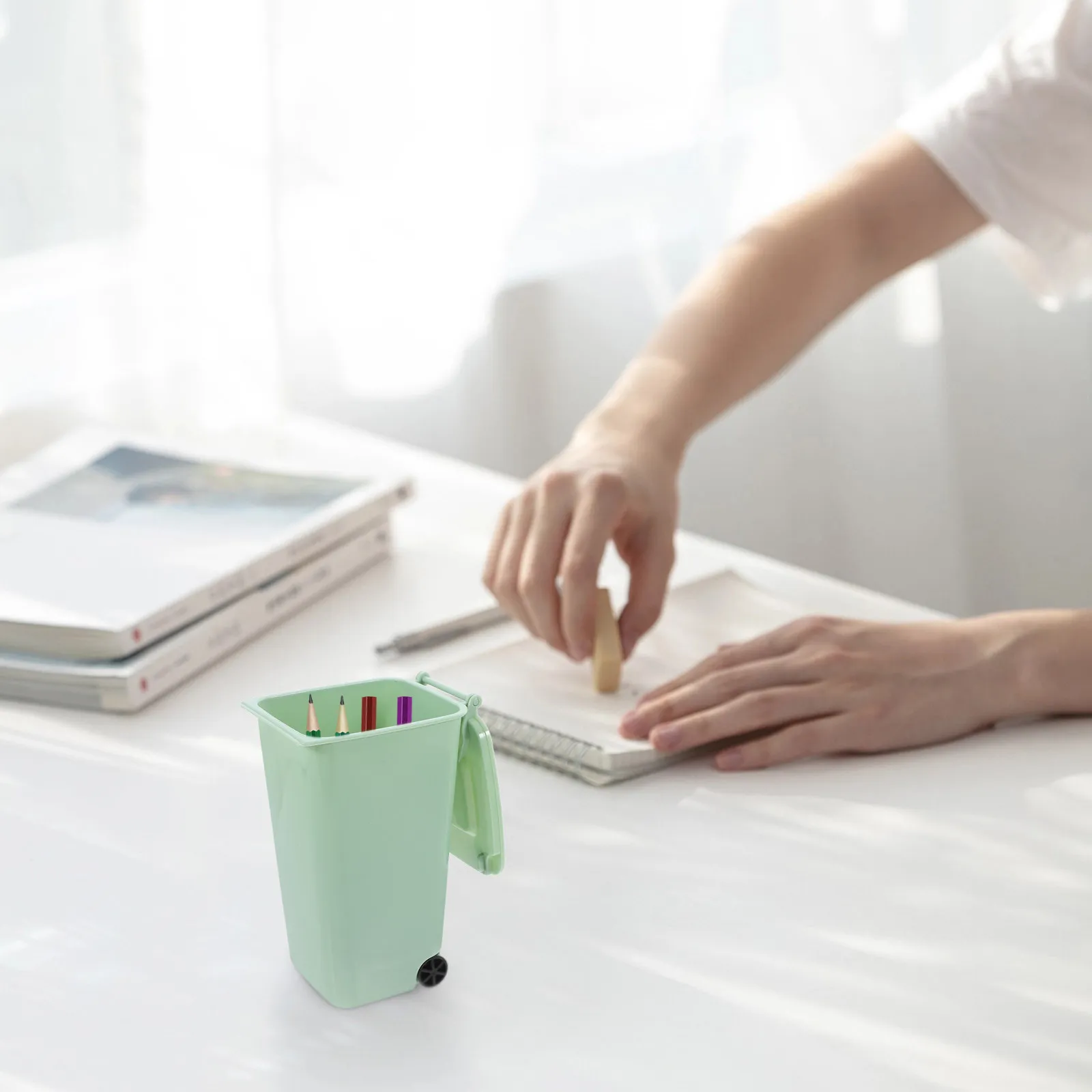 Mini Desk Trash Can Covered Desktop Pen Storage Bucket Multi-Use Small Waste Bin Portable Office Study Room Organizer