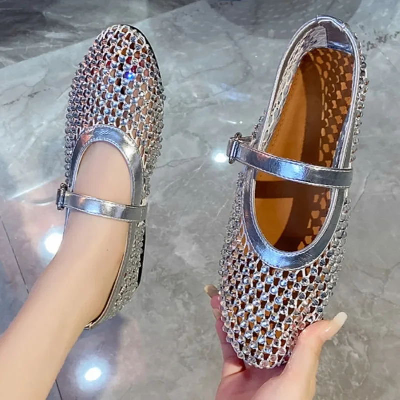 Sandales à rivets en diamant pour femmes, chaussures plates, confortables et légères, nouvelle collection 2024