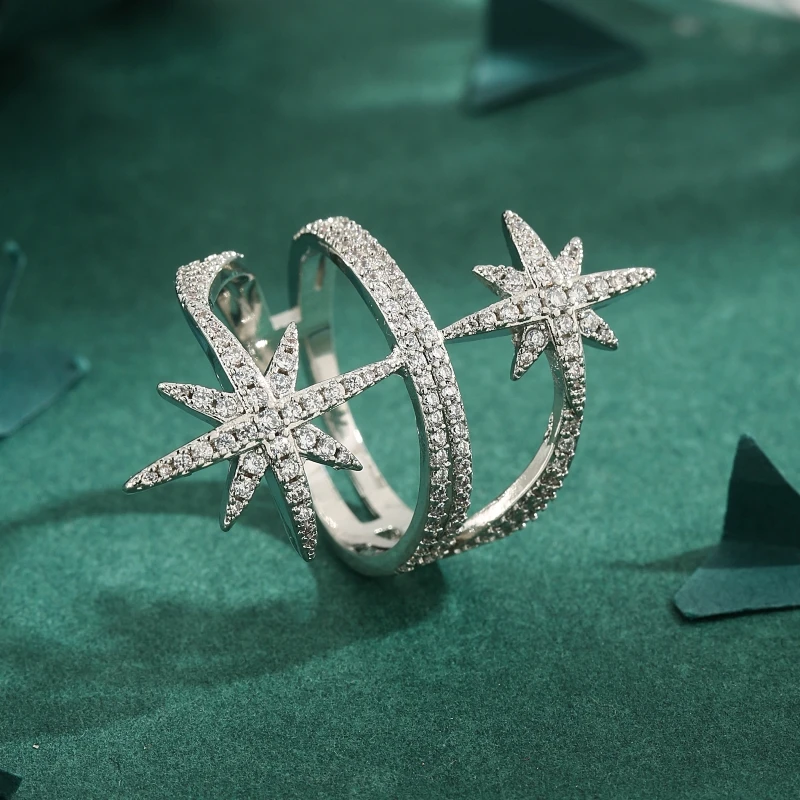 Uma estrela hexagrama de zircônia cúbica de alta qualidade cravejada com diamante anel largo luz luxo requintado anel para presente feminino