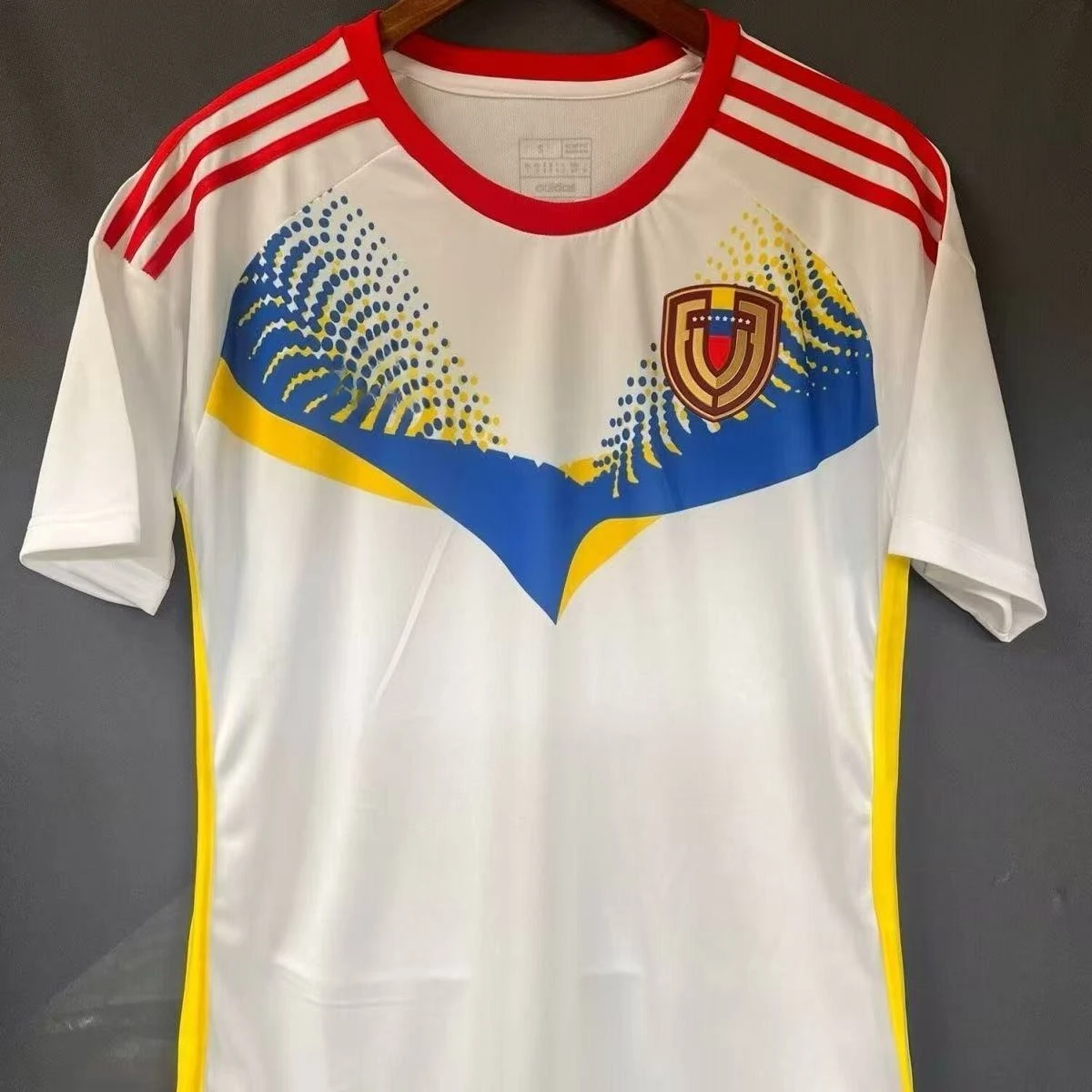 جديد 2025 فنزويلا بعيدا خمر قميص كرة القدم للرجال تي شيرت قصير الأكمام الكبار المتضخم قمة تنفس في سن المراهقة عادية #1