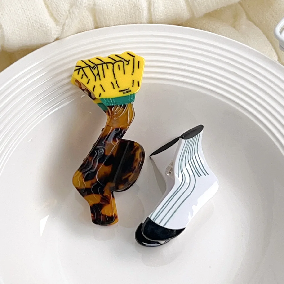 مشبك شعر فريد من نوعه، مخالب شعر غير عادية، مخالب شعر المكنسة، مخالب شعر، مشبك شعر مضحك، إكسسوارات للنساء