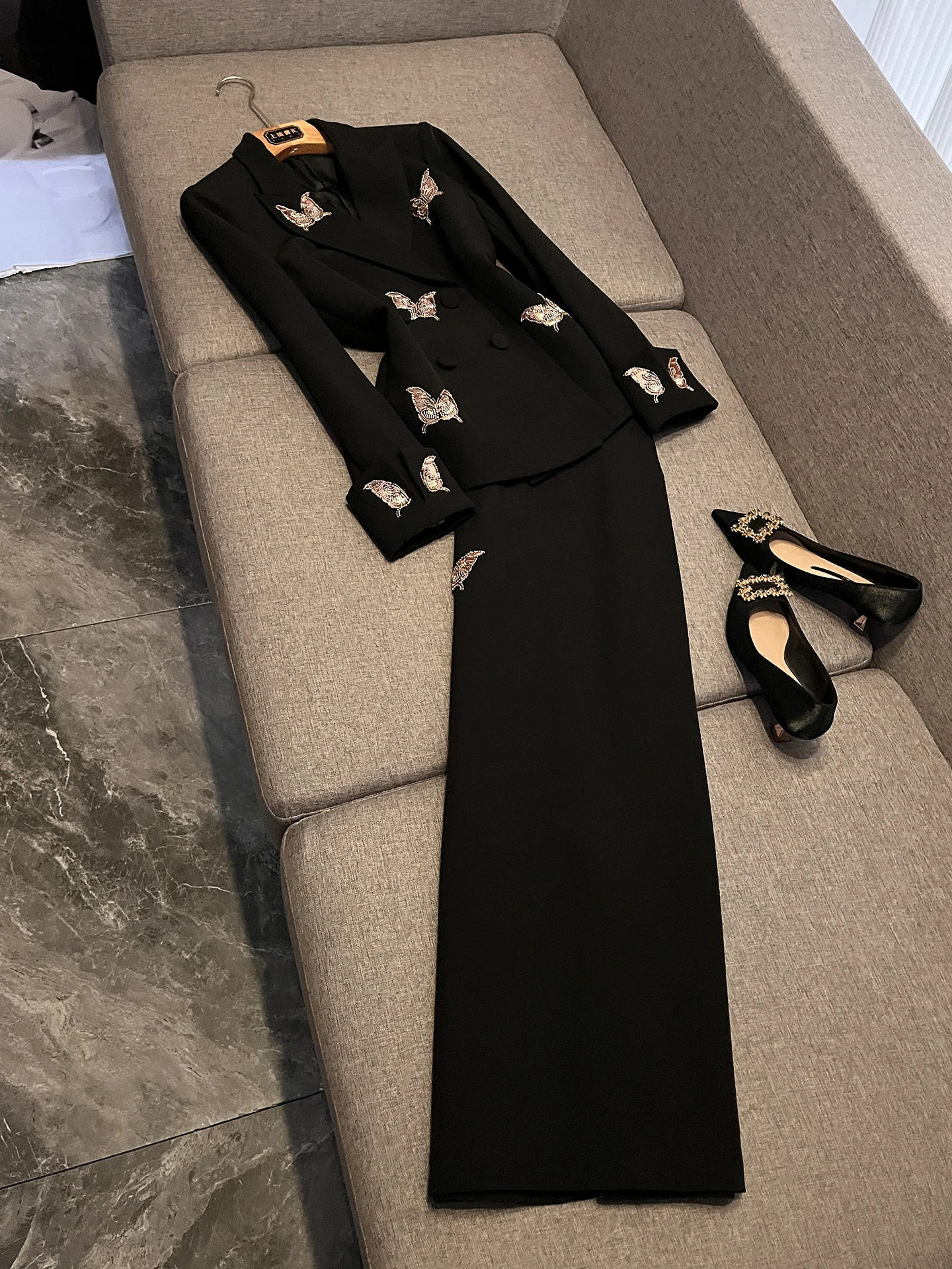 

Комплект: зимний костюм с юбкой и длинными рукавами, вышивкой и пайетками, DZ65, женский, модный, элегантный, из полиэстера