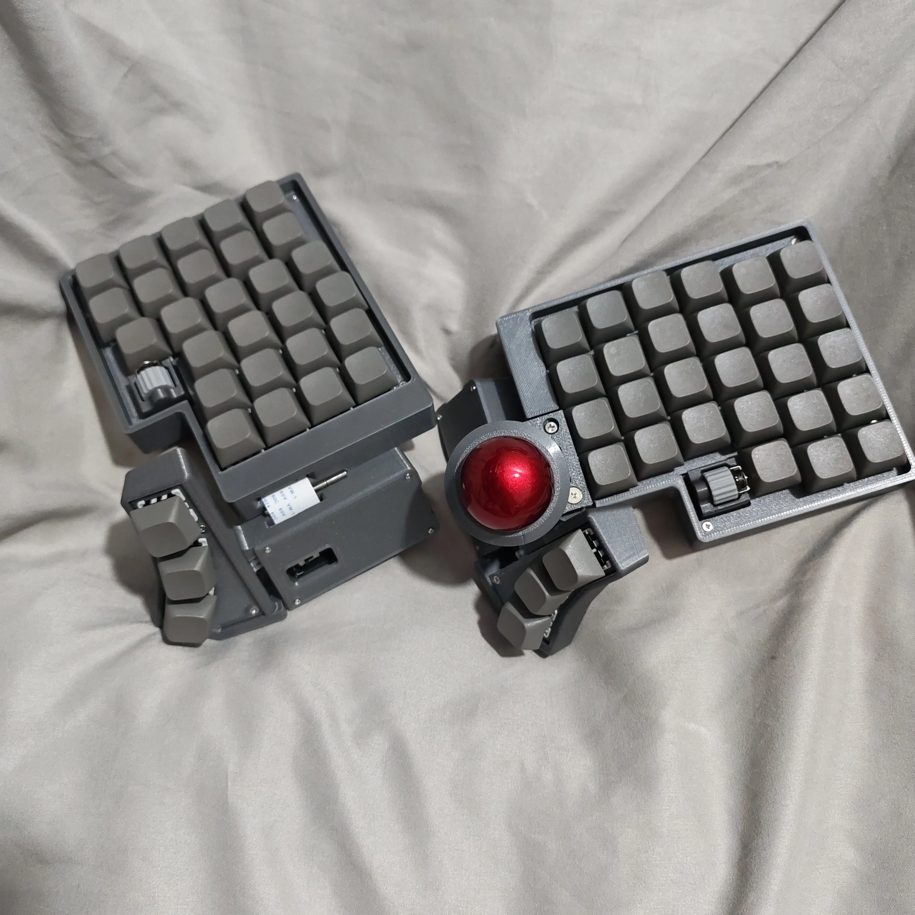 CCK-BALL Wireless Split Trackball Keyboard Kit Customized Hot-Swap Adjustable Angle Gaming Keyboards With scroll wheel ZMK/QMK