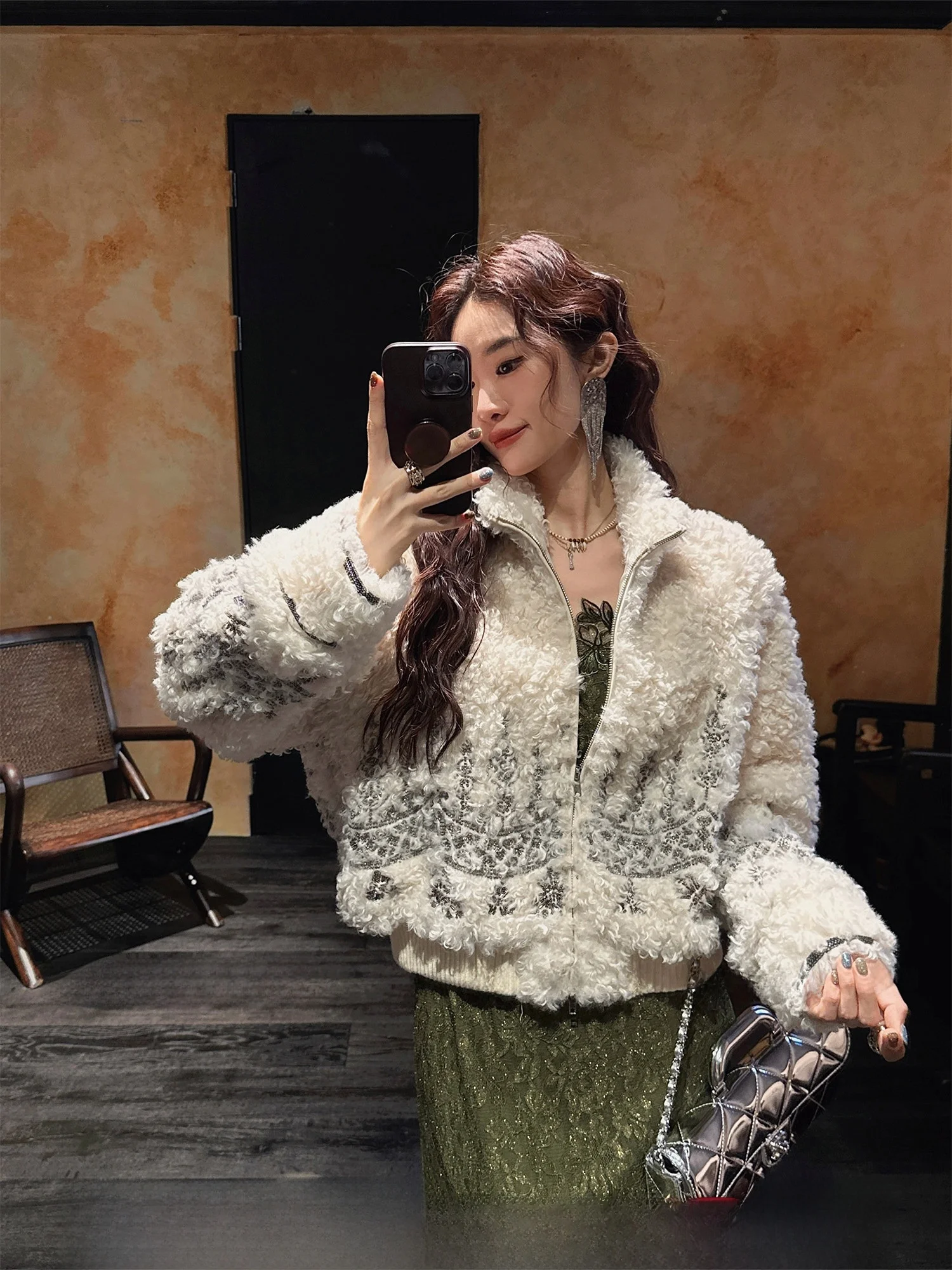 

Новая женская зимняя куртка Sanji Bla Flower из овечьей шерсти в китайском стиле, модная, трендовая, для повседневной носки, свободного кроя, с длинными рукавами, на пуговицах