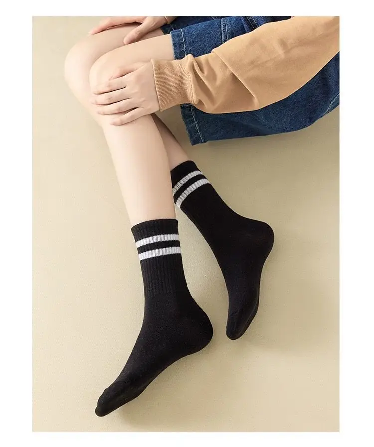 10 Paar gestreifte Baumwollsocken für Damen, atmungsaktiv, bequem, Sportsocken, schweißabsorbierend, modische schwarz-weiße Socken – Detail 5
