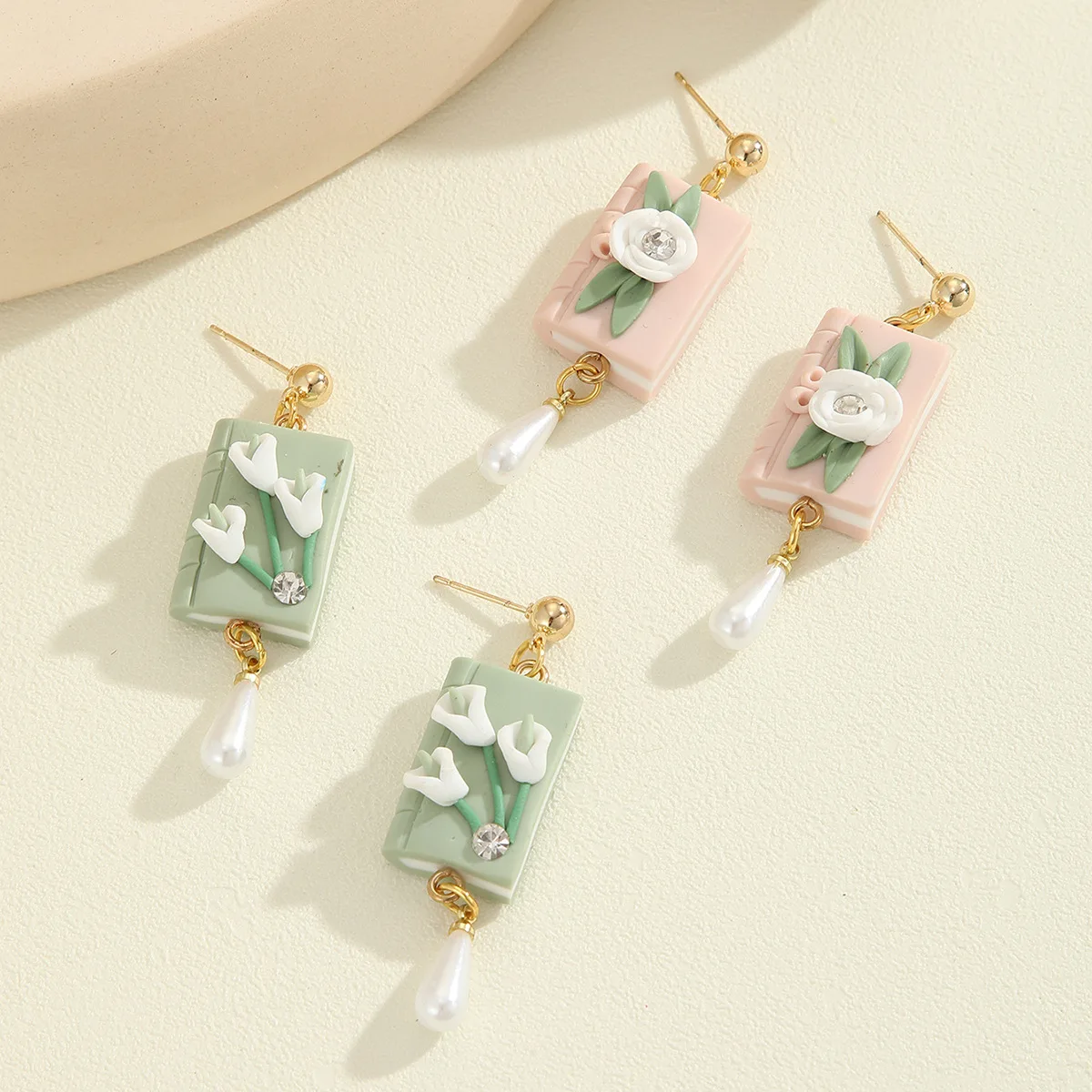 Niche high-end imitation pearl fringed soft pottery earrings New tulip Teachers' Day book pendant earrings wholesale