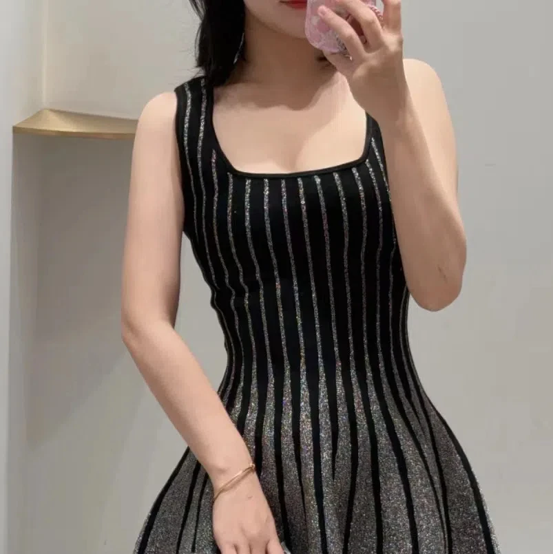 

Waist slimming dress with vertical stripes and camisole, retro knit, M home, 2024 autumn and winter fashion korean style