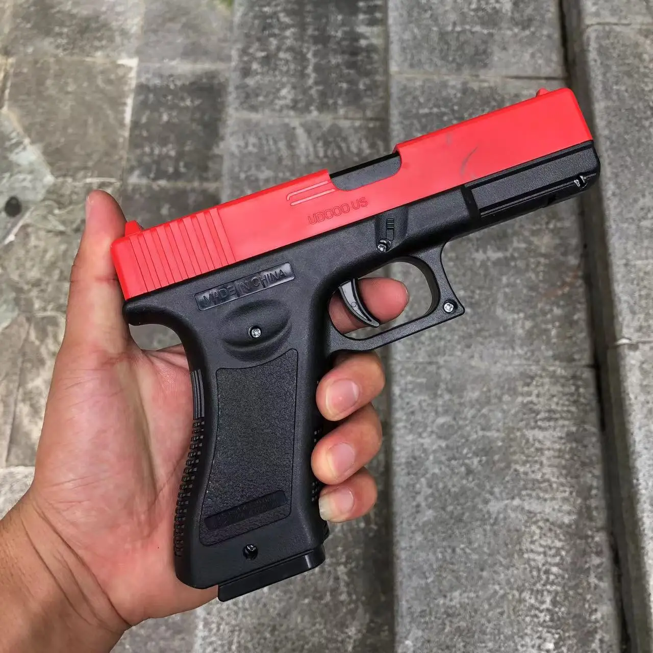 Pistola de carregamento manual g17, bala macia, arma de brinquedo, bola de espuma, lançador de airsoft, jogos de tiro cs, armas para crianças, meninos, presente