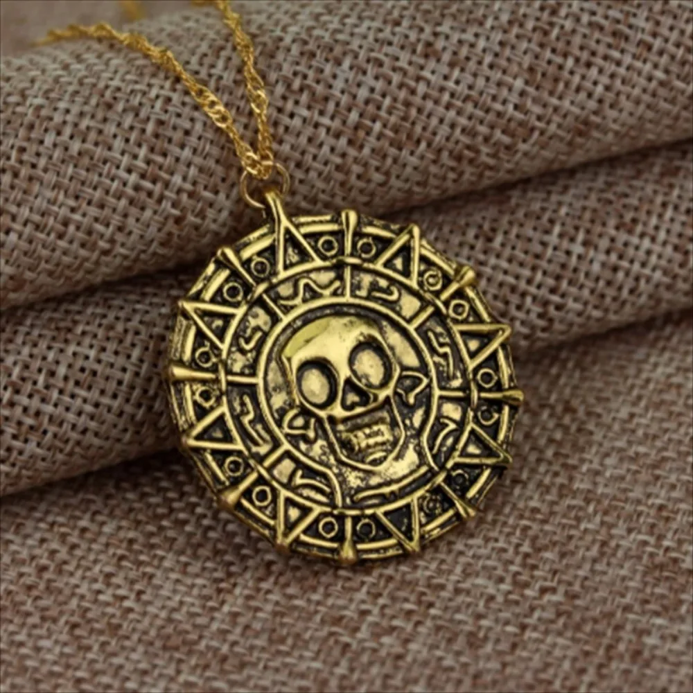 Niche Simple Fashion Pirates of The Caribbean Necklace Jack Sparrow Aztec Skull Pendant Coin Medal Retro Accessories