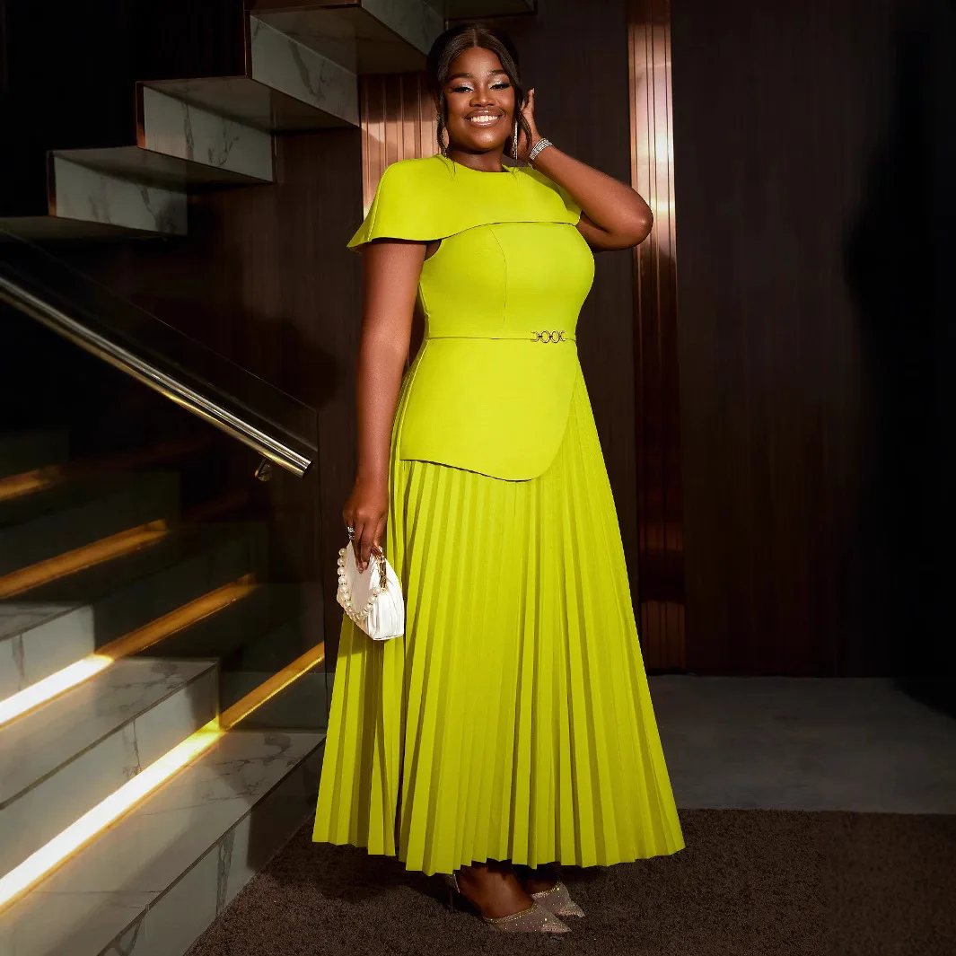 Abito con maniche a mantella con temperamento di grandi dimensioni Primavera Estate 2025 Abito da sera plissettato con ombreggiatura di carne per banchetti alla moda