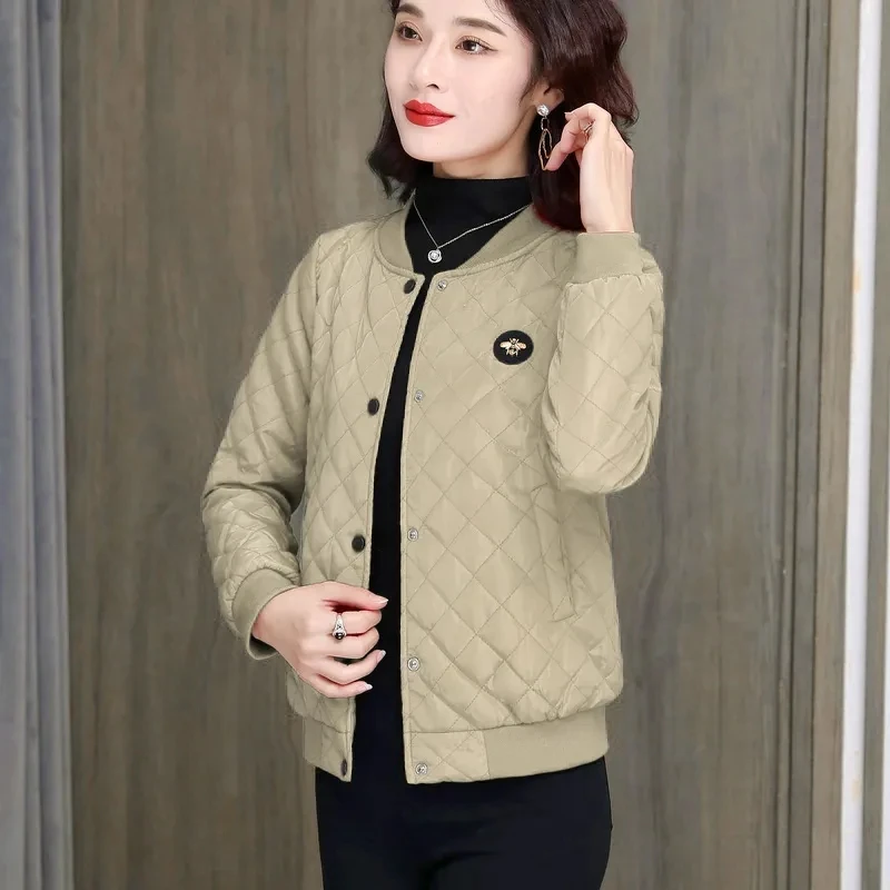 منتصف العمر الأم المرأة رقيقة معطف قصير 2026 الخريف الملابس الصغيرة الإناث كبيرة الحجم سترة فضفاضة زي بيسبول معطف