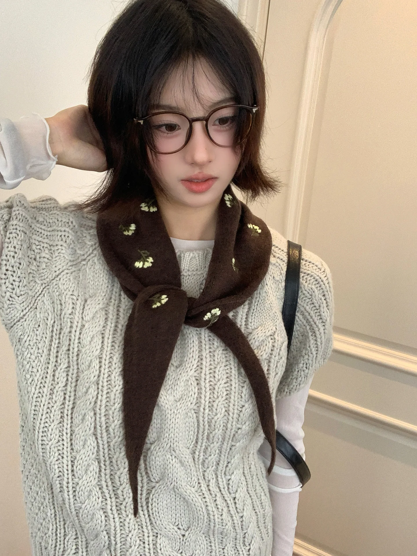 Korean Style Knitted Daisy Embroidery  Scarf Shoulder Wrap Women's Autumn Winter Office Commuting High-End Feelings