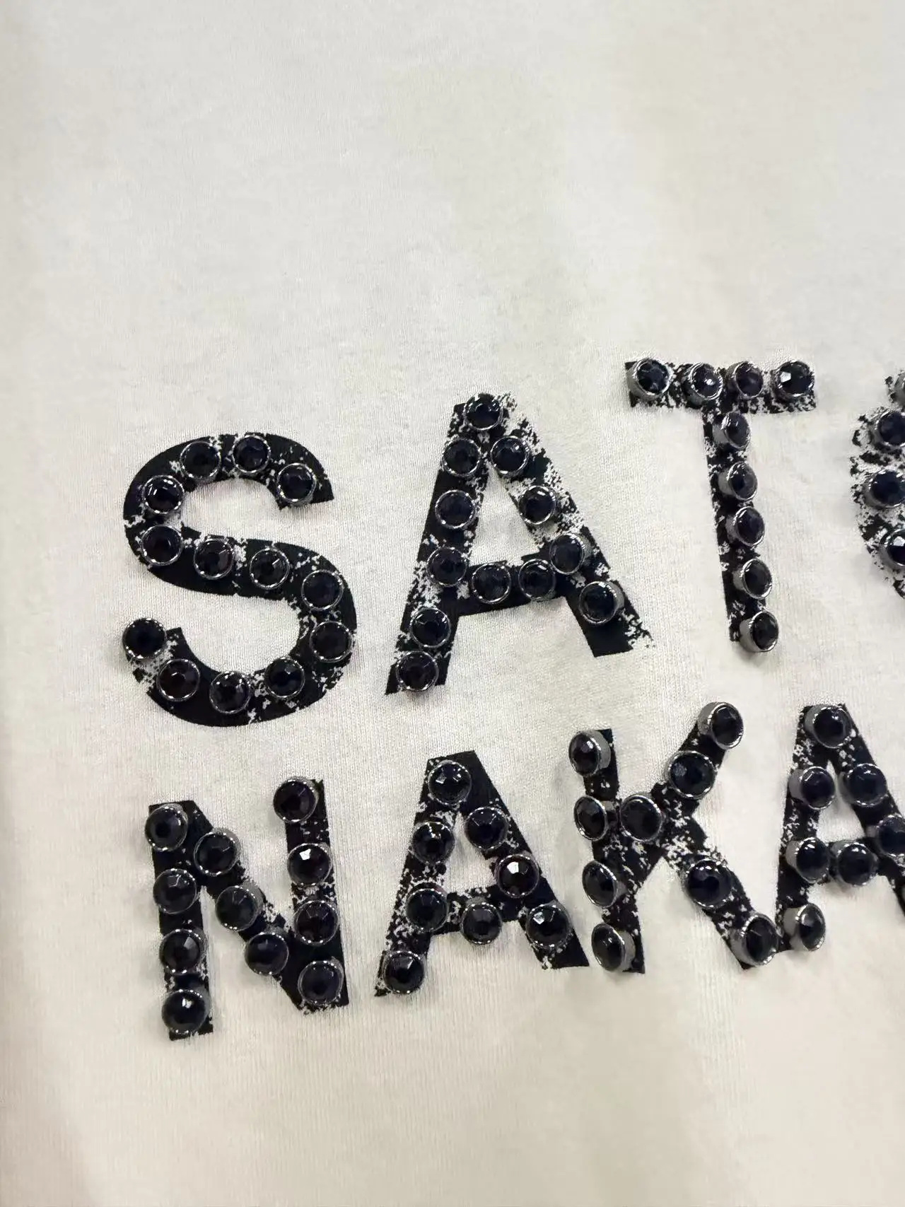 Satoshi Nakamoto Rivet T-shirt 26SS Destroyed Hole Washed White Letter Print Vintage Ripped Short-Sleeved T Shirts Men Women