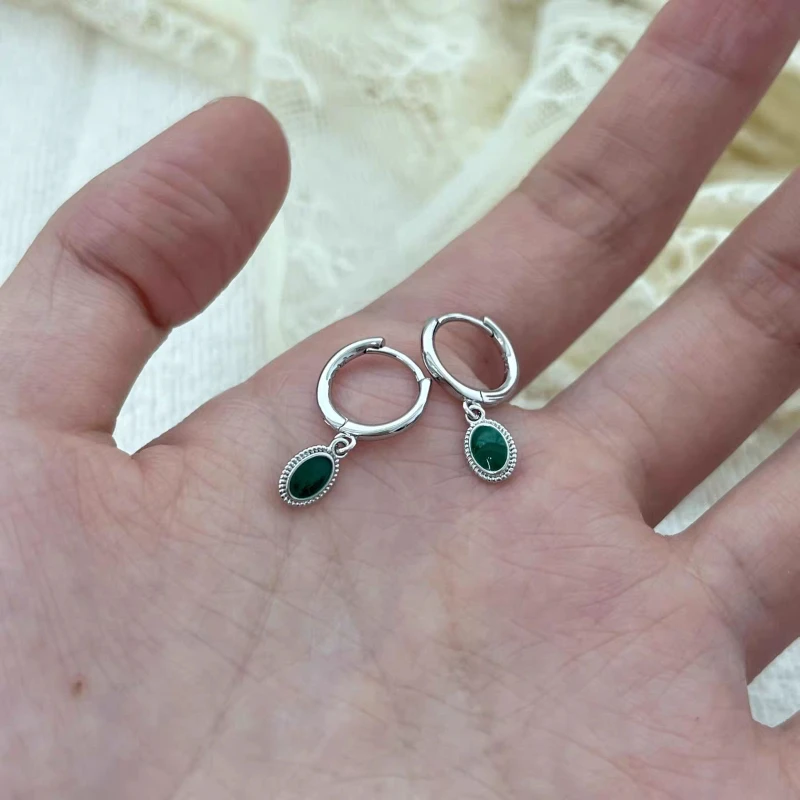 925 Sterling Silver Starry Green Stone Ear Pendants Fashionable Luxurious Gender Neutral Design Earrings for Men and Women