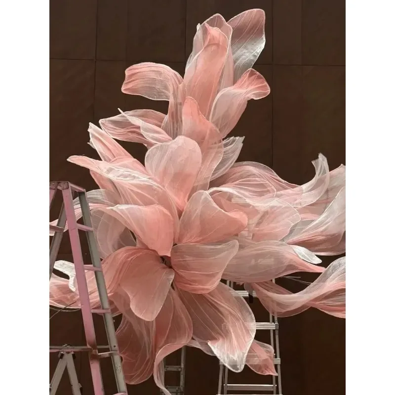 L-174 Dreamy and elegant ribbon-shaped giant art installation decorates the warm background of wedding events, giant floral