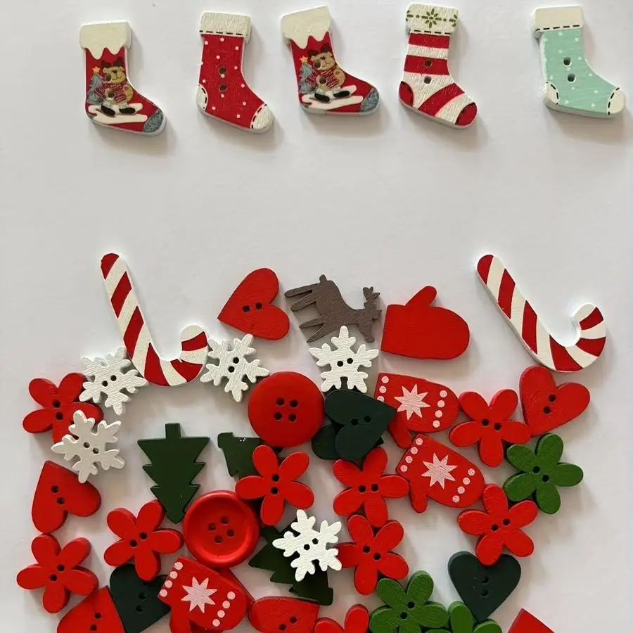 1/5/10/20/50/100pcs Random Handmade Christmas Buttons - Assorted Festive Wooden Shapes, Suitable for Crafts, Beadwork, and Decor