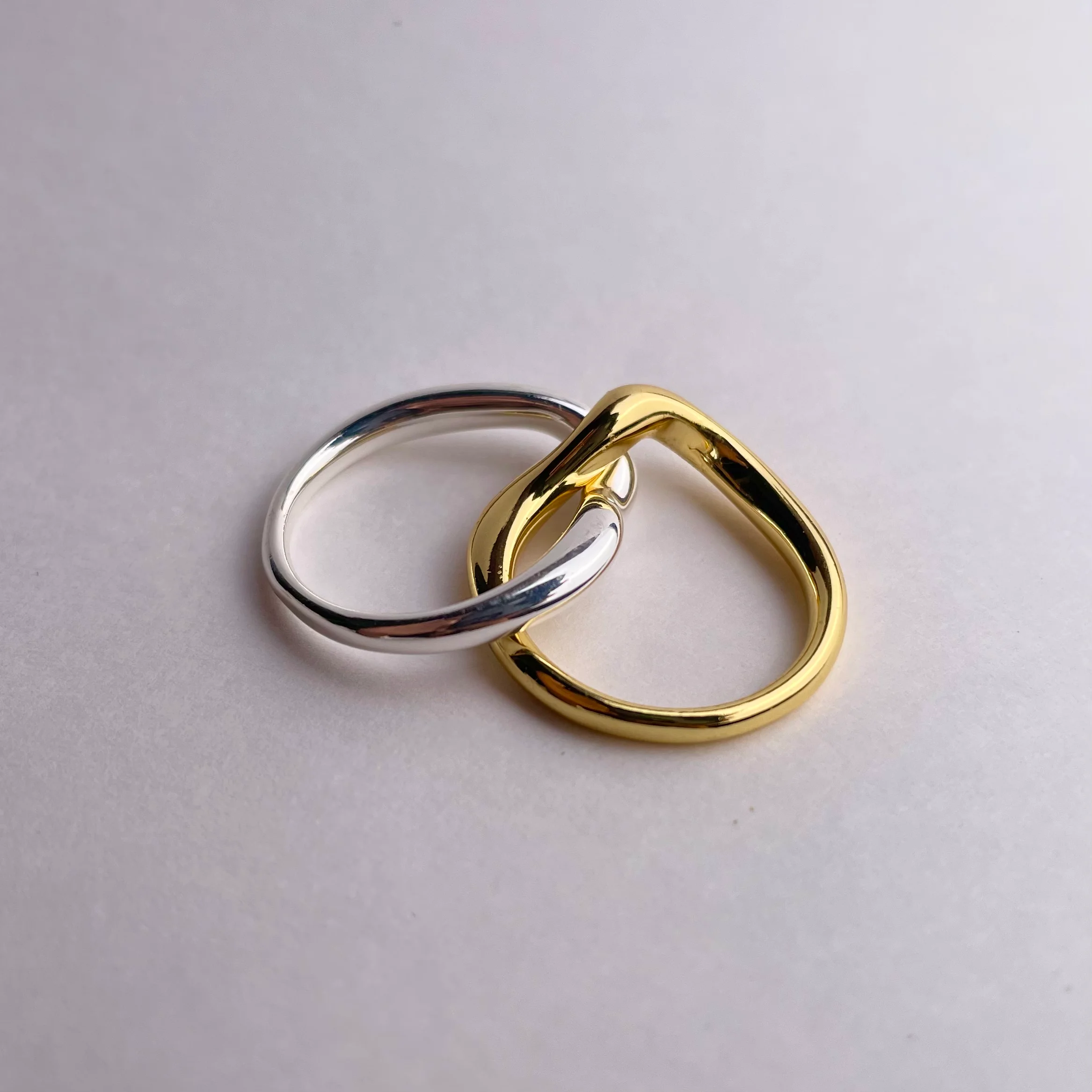 Retro-Wellenförmiger Damenring, zweifarbig, Edelstahl, doppellagig, wasserdicht, hochwertiger Schmuck, Geschenk für Damen