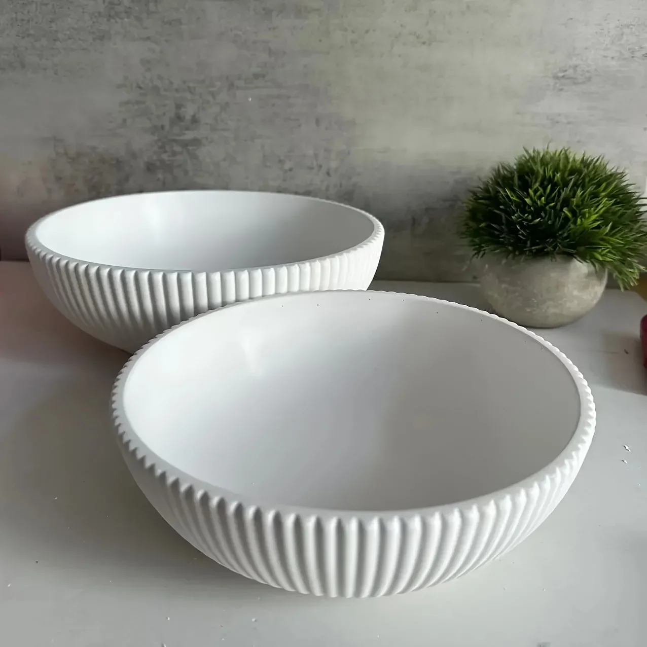 

Handmade Plaster Craft Mold - Round Striped Hollow-Out Tray for Storage and Jewelry Organization
