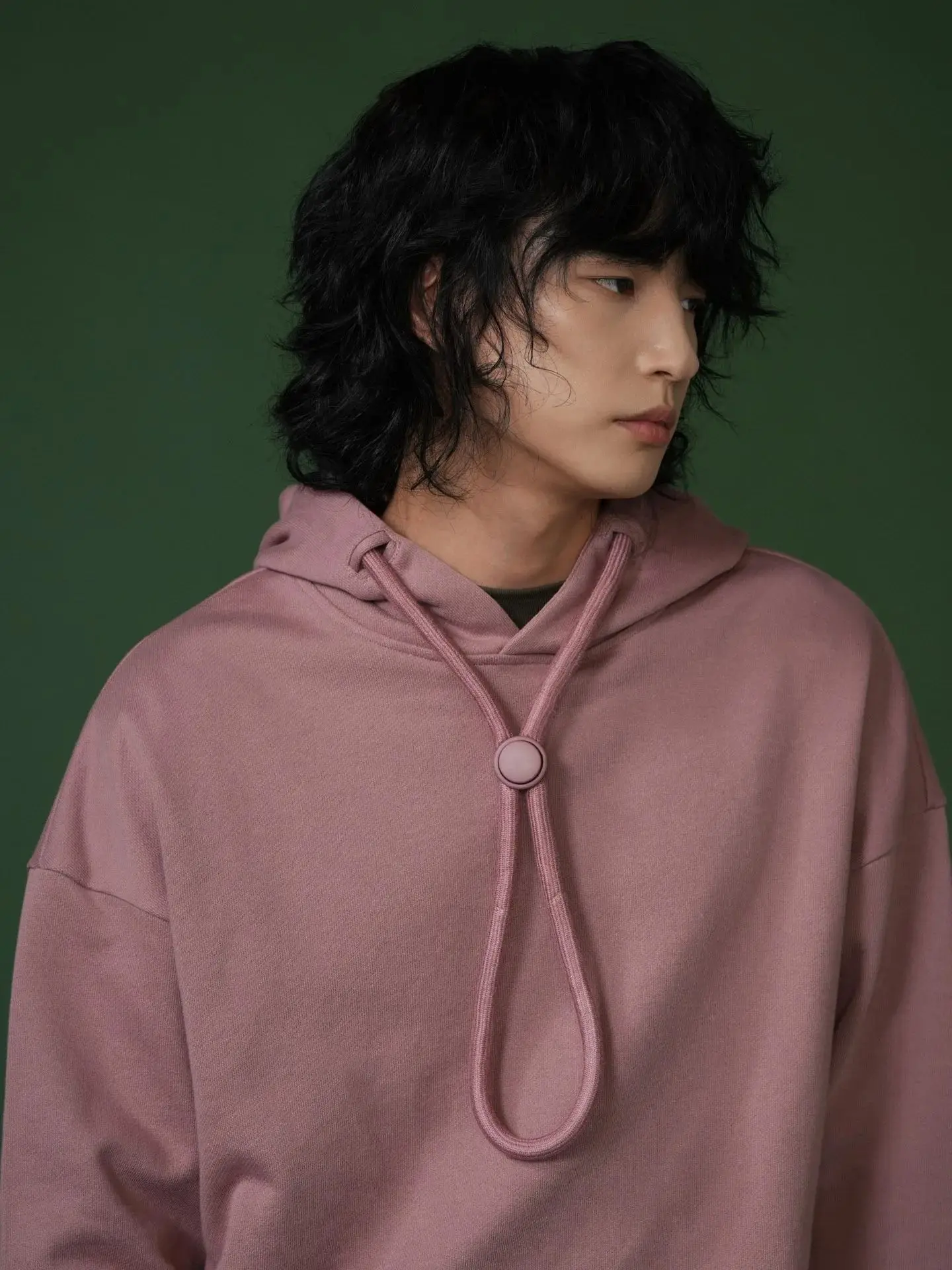 

Japanese-style minimalist solid-color hooded pullover for both men and women, loose-fitting and versatile basic style hoodie