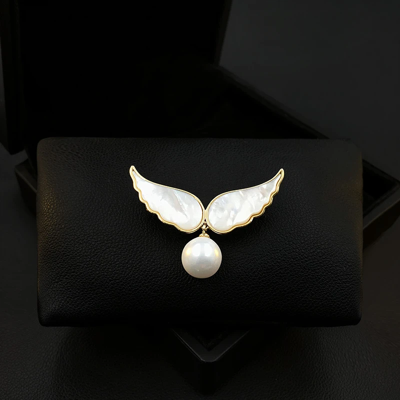 Luxury Angel Wings Brooch Women High-End Suit Ornament Shell Pin Neckline Elegant Corsage Clothes Accessories Pearl Jewelry 5669