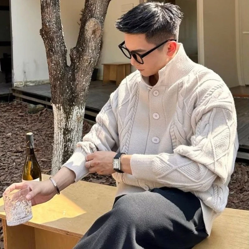 Engrossado masculino 2025 novo botão aw cabo malha cardigan coreano solto ajuste todos os jogos cor sólida casual sair volta camisola outerwear