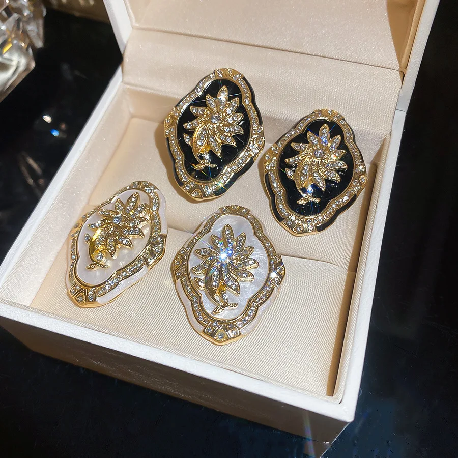 New Design Gold Color Stud Earrings for Women Luxury Rhinestone Geometric Vintage Enamel Earrings Wholesale