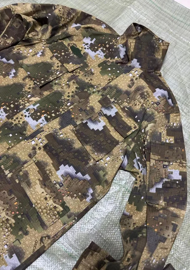 Outdoor camouflage clothing, including jacket and pants