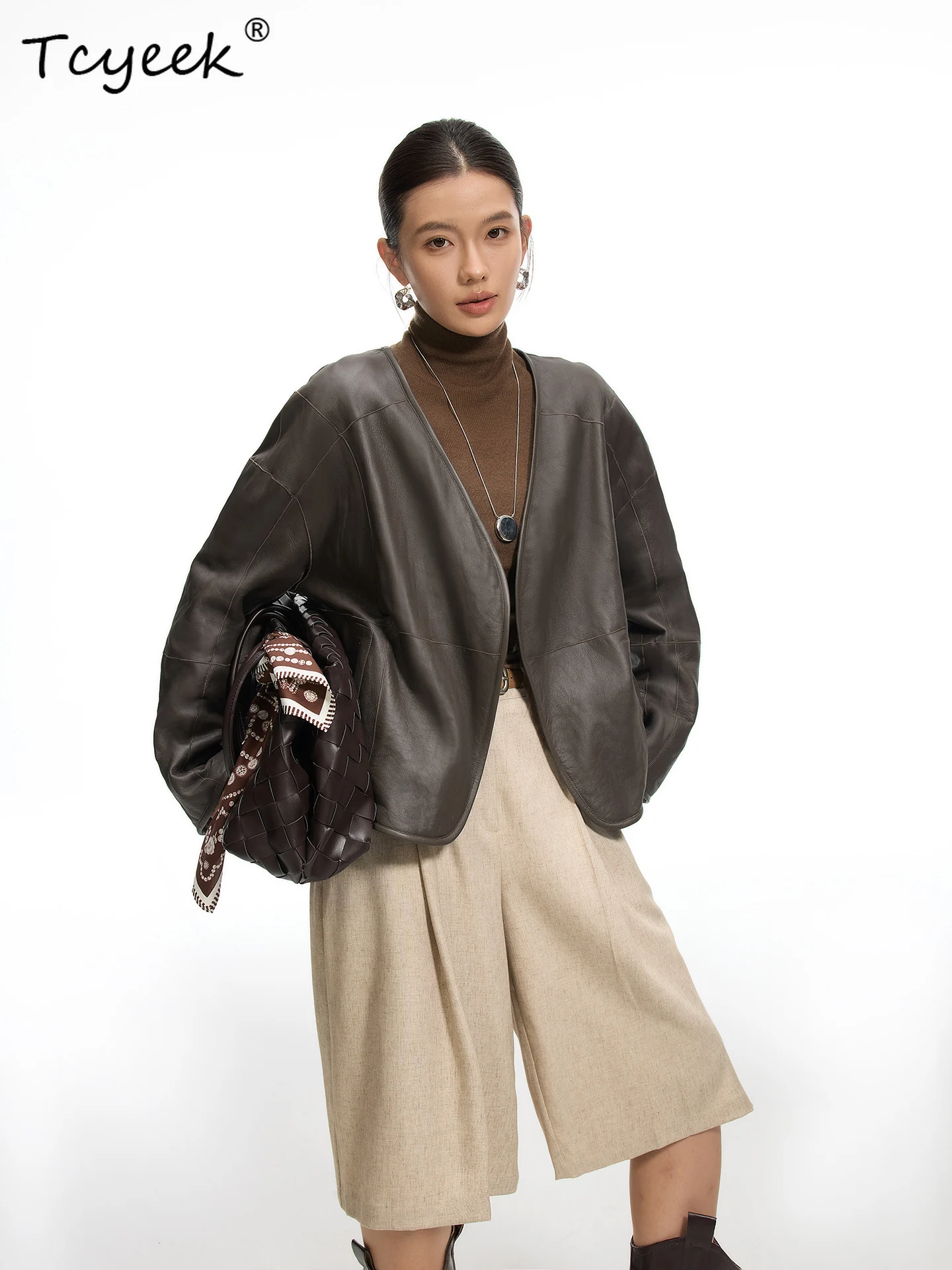 Tcyeek Genuine Wool Autumn Winter High End Trendy Wear V-neck Solid Color Short on Both Sides Women's Wool Shearling Fur Coat