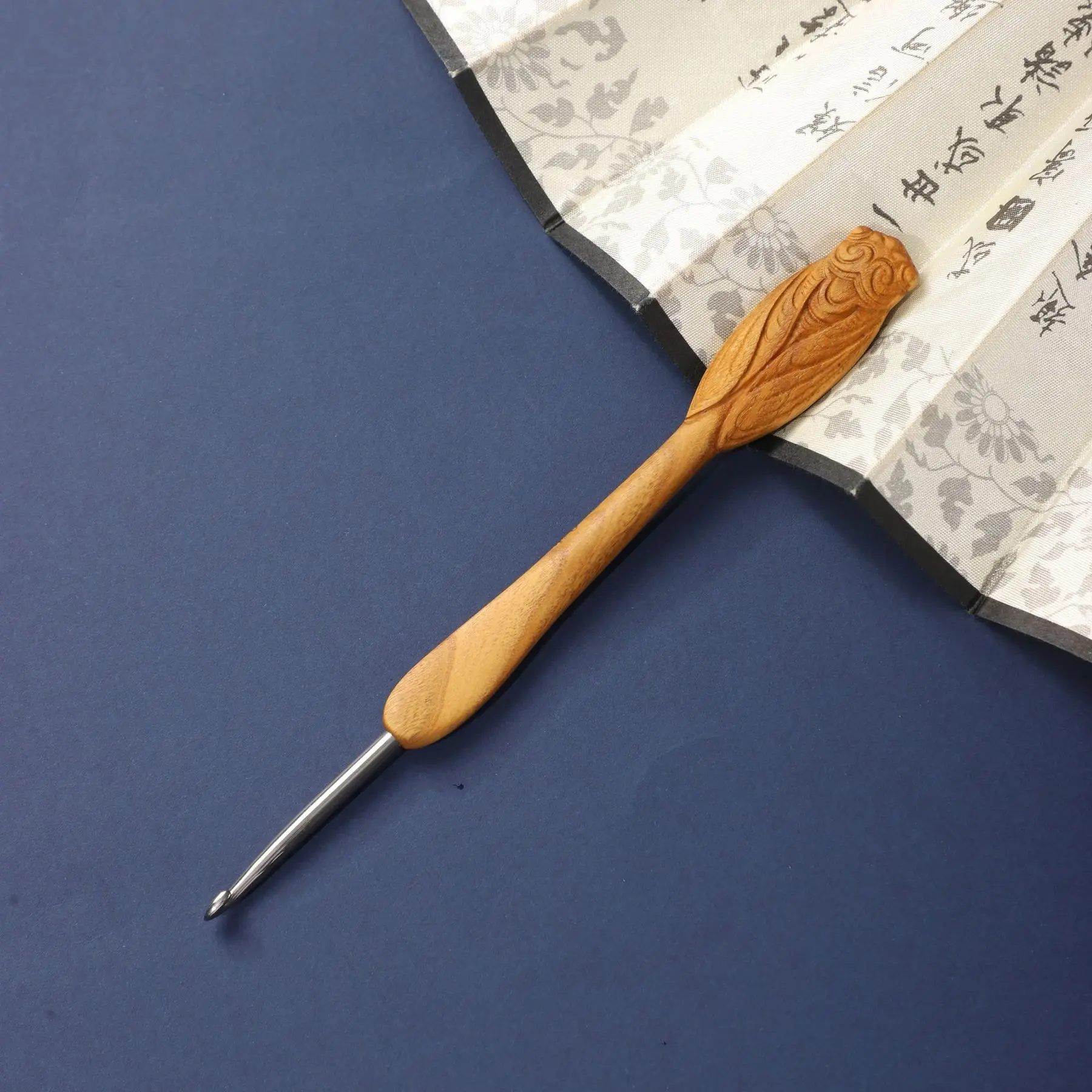 

Green Sandalwood Cicada Handle Crochet Hook Stainless Steel Knitting Head Sweater Needles DIY Sewing Tool