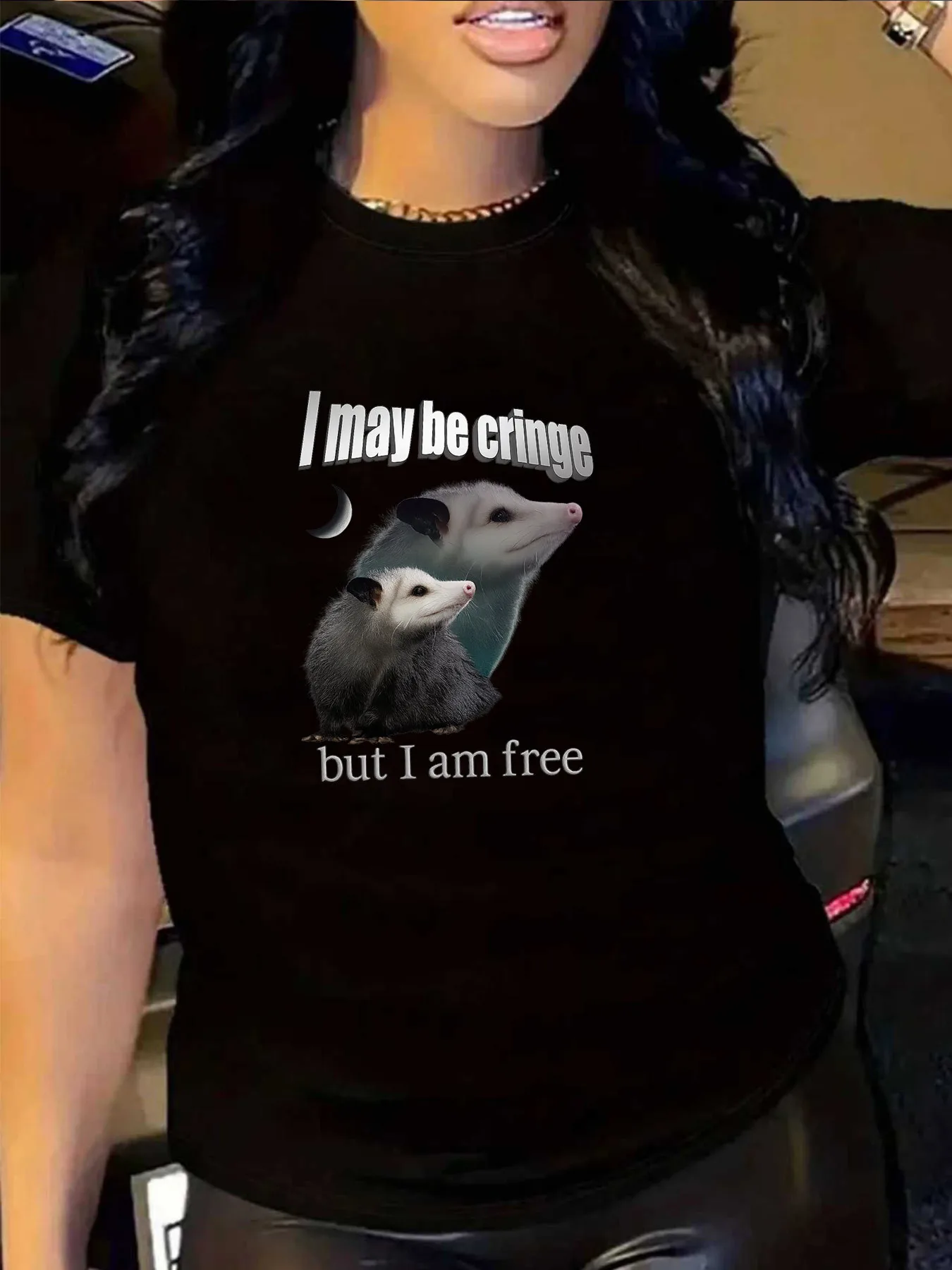 【1025060】تيشيرت نسائي بمقاس كبير ورقبة دائرية وأكمام قصيرة مع نصف كم مرن ومطبوعات عصرية