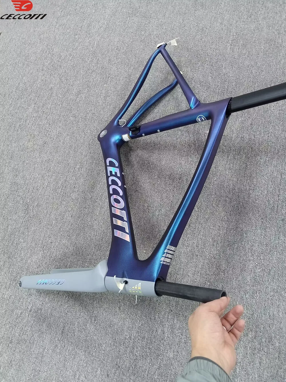 

Рама для шоссейного велосипеда Ceccotti Factory, подходит для шин Max 700*28C, с V-образными тормозами, доступна для самостоятельной окраски, карбоновая рама.