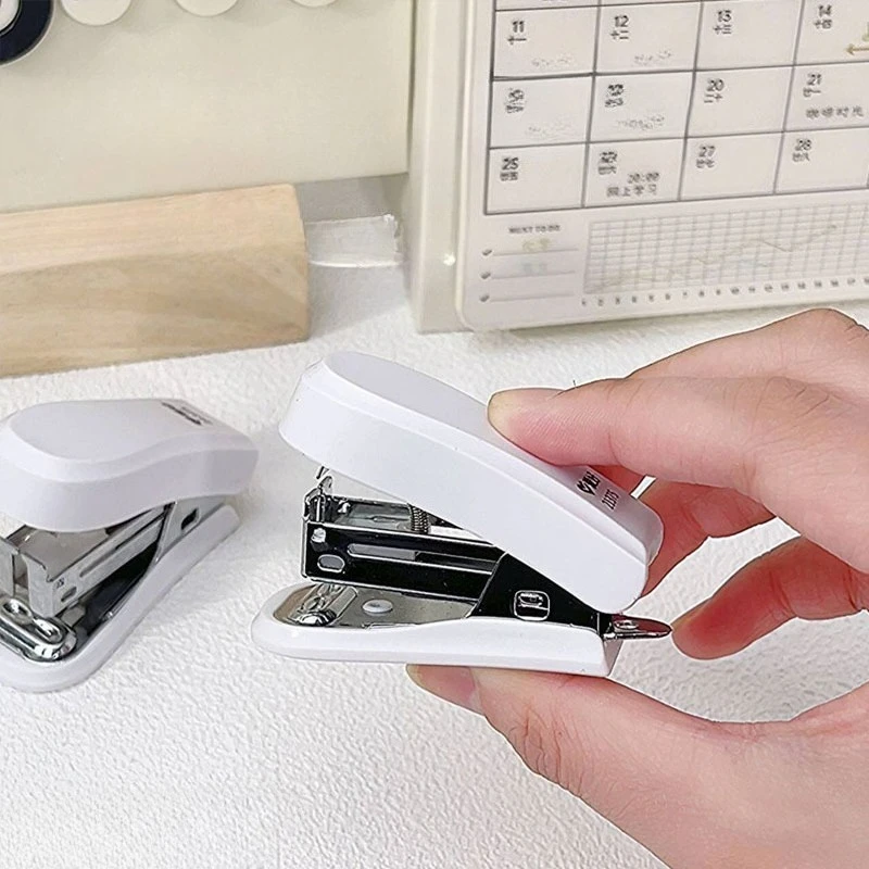 

Мини-степлер: маленький, милый, настольный степлер на 640 скоб с выжимателем, для офиса, школы, дома, школьные принадлежности