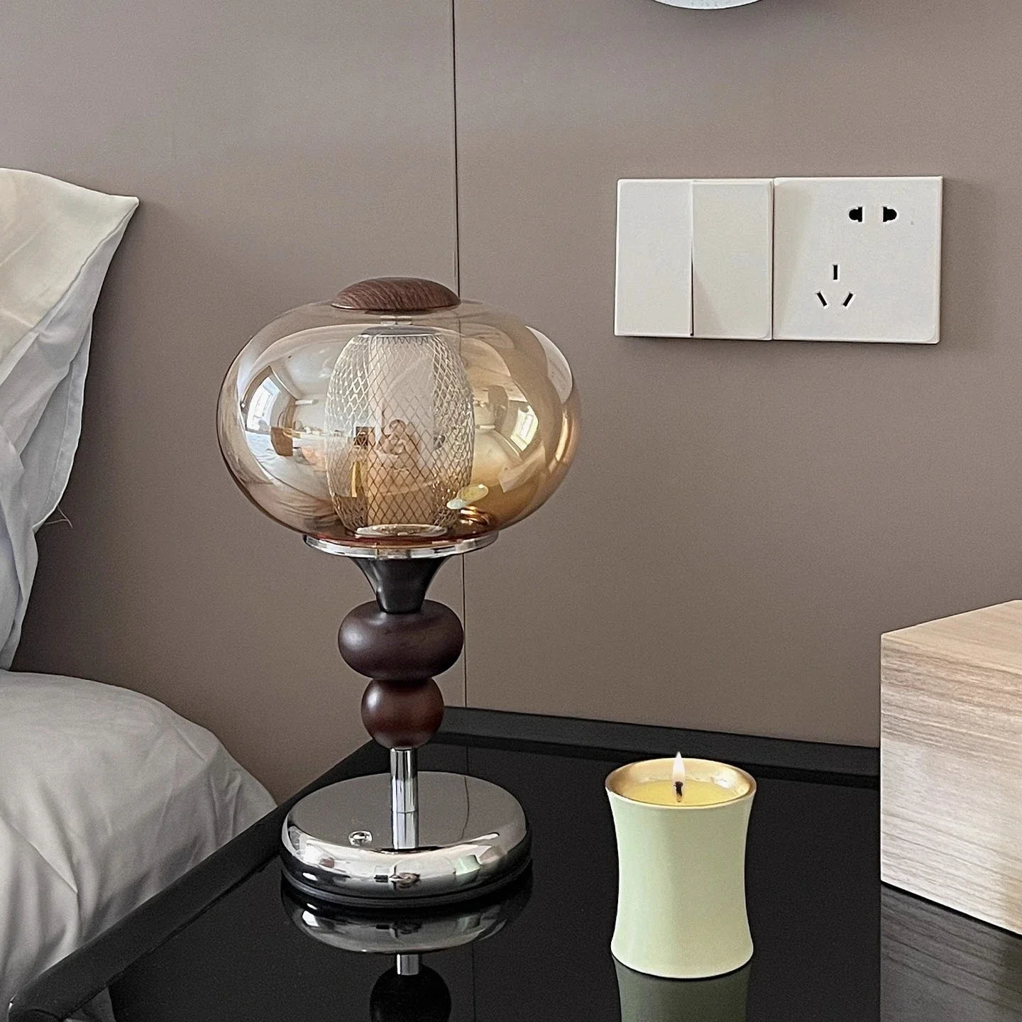 Medieval solid wood desk lamp charging touch switch bedroom bedside lamp decorative atmosphere night light