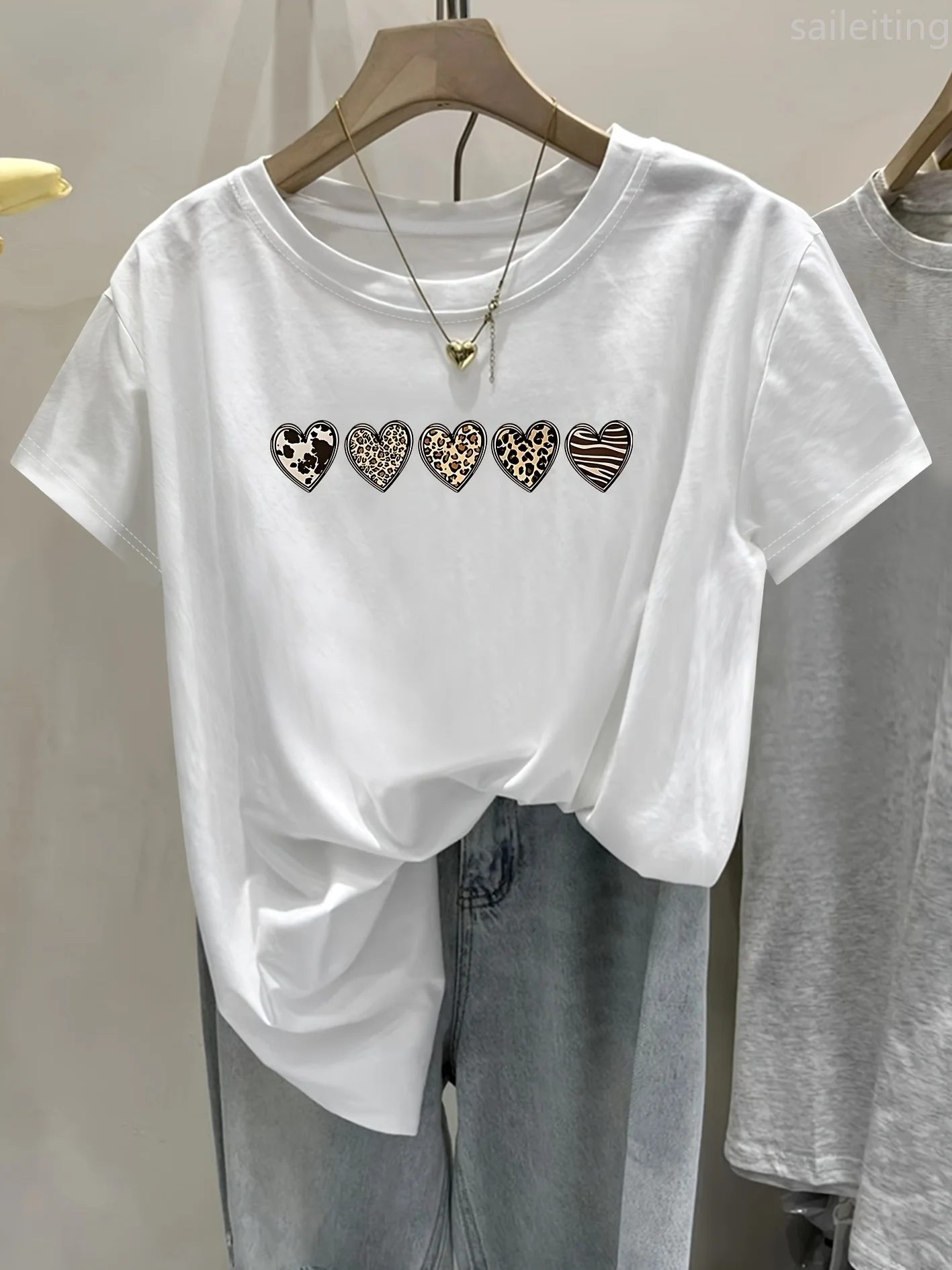 Camiseta casual para mujer con estampado de corazón de leopardo - LOVE Manga corta Cuello redondo Ropa casual ajustada