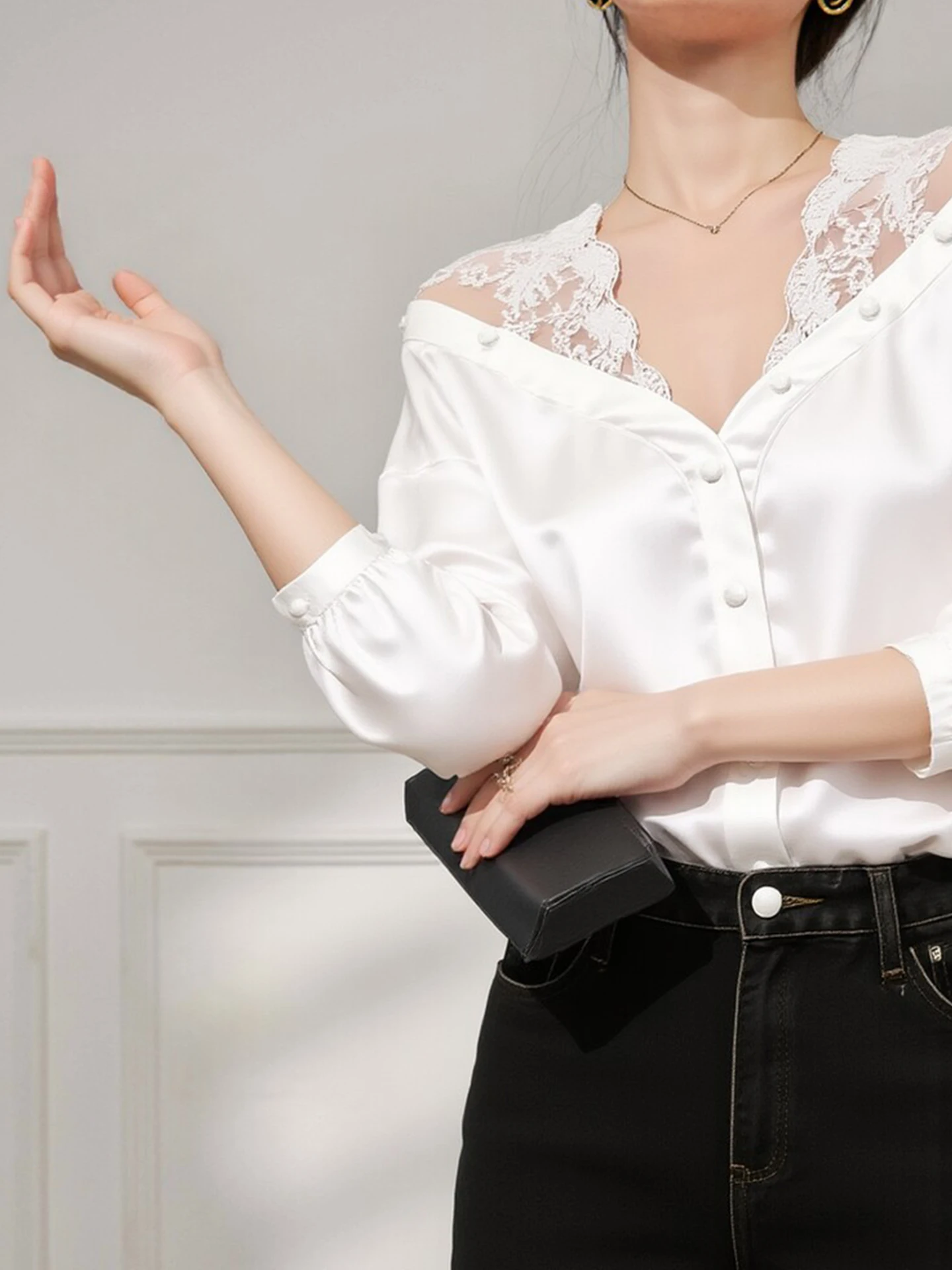 

Elegant Lace Patchwork Shirt Long Sleeve Women's Luxury Fashion Commute Top High-End Sensation Popular Spring Shirt