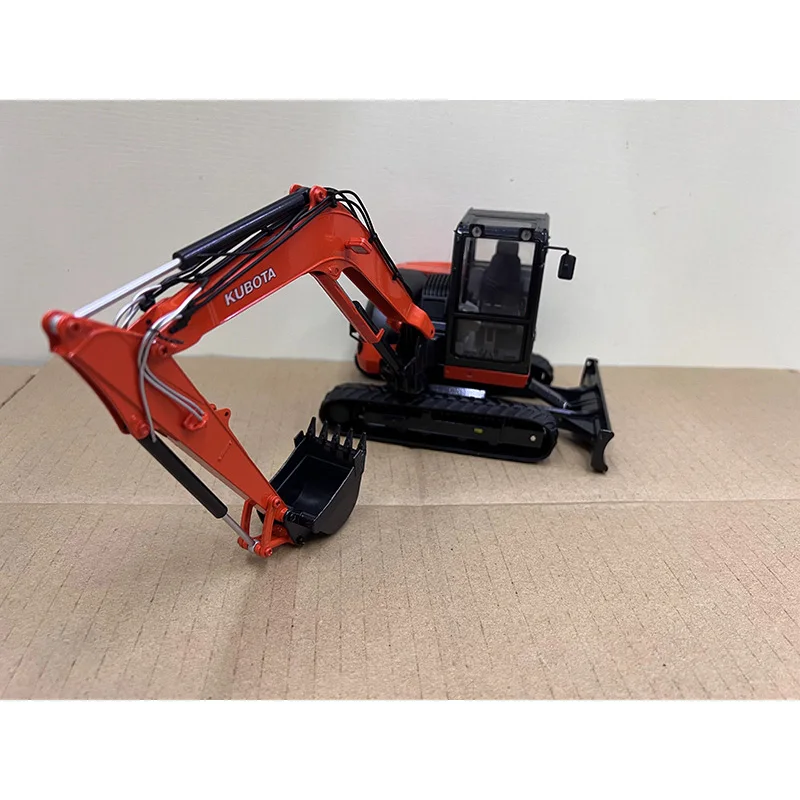 Diecast 1:24 Kubota KX080-4 UH8102 Excavator Digger Alloy Construction Machinery Model Collection Display Ornament Toy Gift