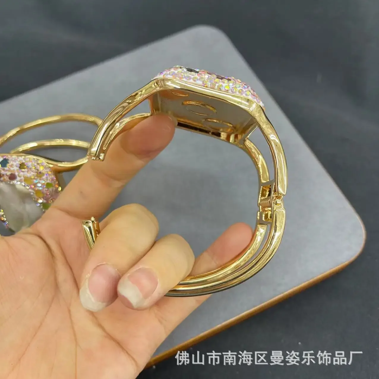 Special-shaped baroque pearl inlaid with natural tourmaline rough stone color retention bracelet French vantage retro jewelry