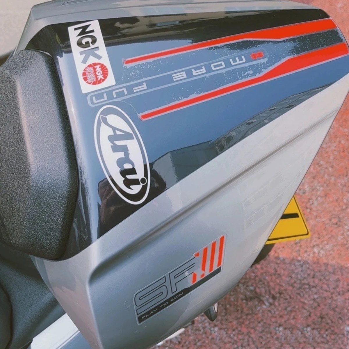 يصلح ل CFMOTO 450SR 450SRS دراجة نارية الخلفية سنام غطاء المقعد الخلفي 2022 450SR سنام مقعد حزمة الرياضة درع قذيفة هدية