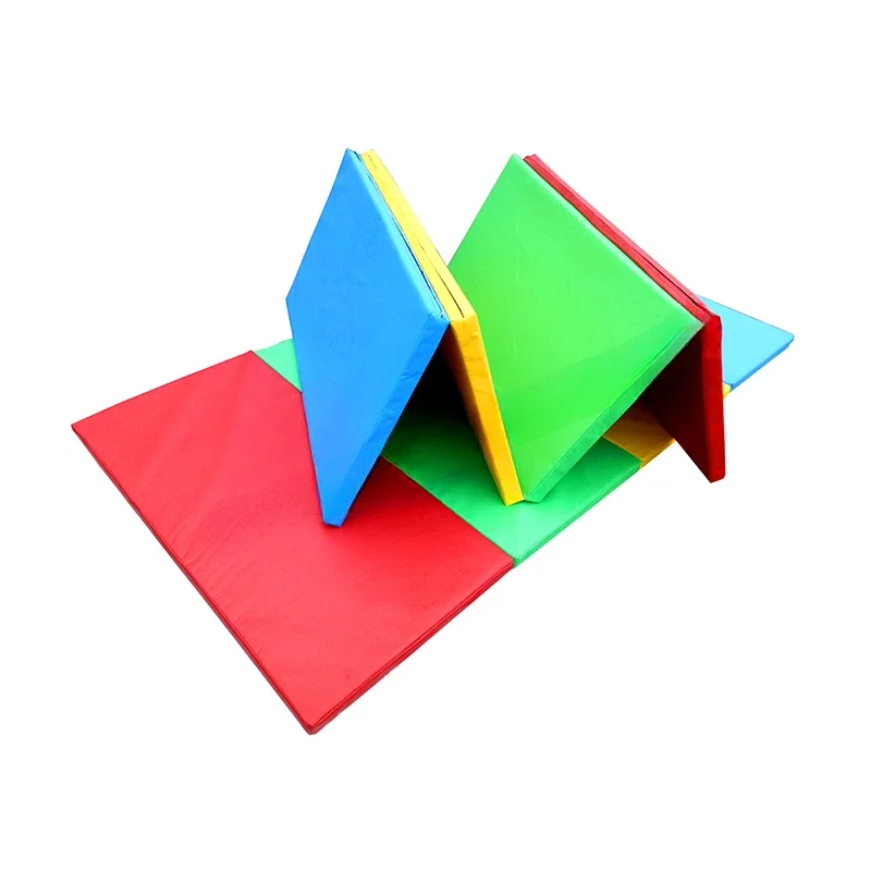 سجادة هبوط لممارسة الجمباز في صالة الألعاب الرياضية