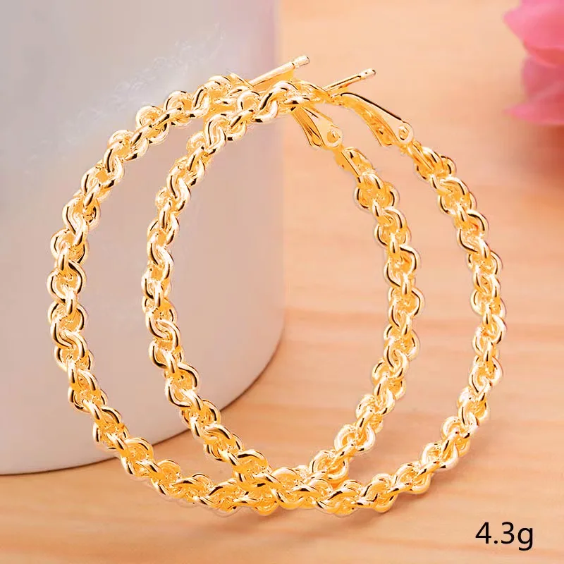New style distorted chain circle earrings - exquisite ladies' accessories, direct sales from the manufacturer