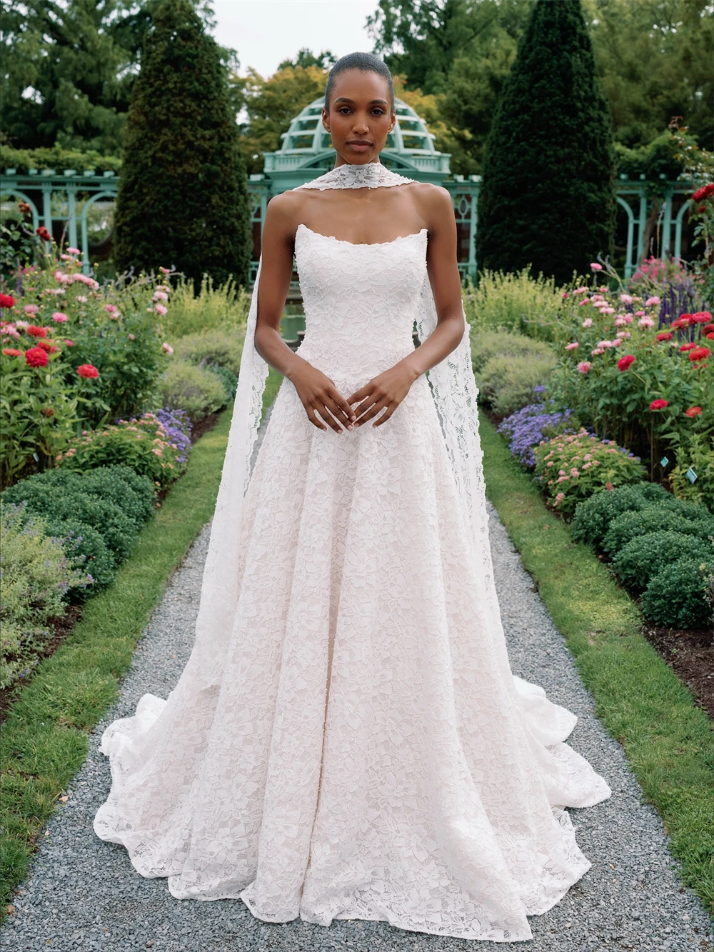 

Customized Elegant Ivory Lace Wedding Dress Formal Strapless Sleeveless Bridal Gowns Dreamy A-Line Court Train Vestido De Novia