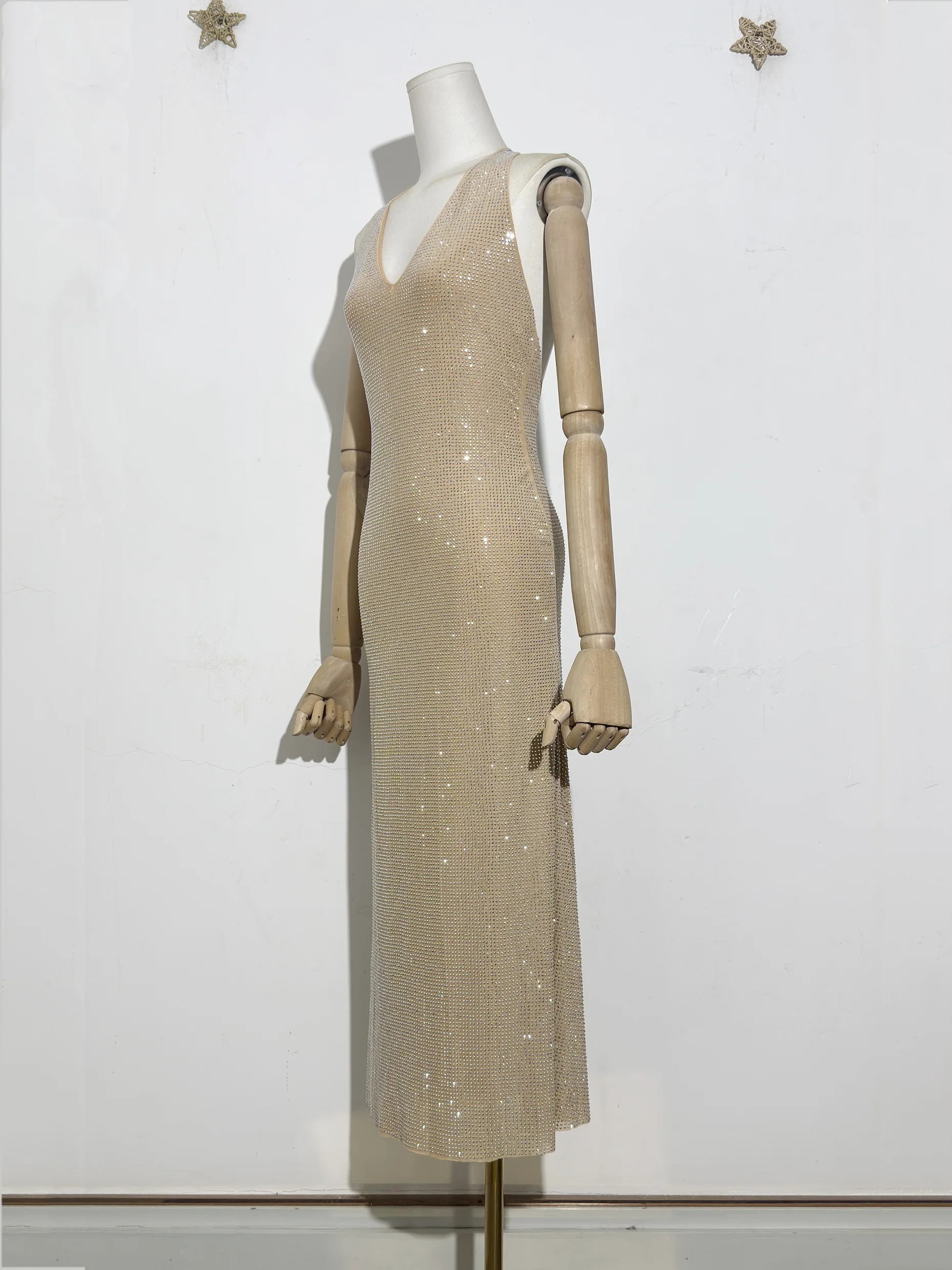 Elegant V-Neck Rhinestone Women New Glamorous Shimmering Diamond Embellished Sleeveless Bodycon Fit Midi Dress For Evening Party