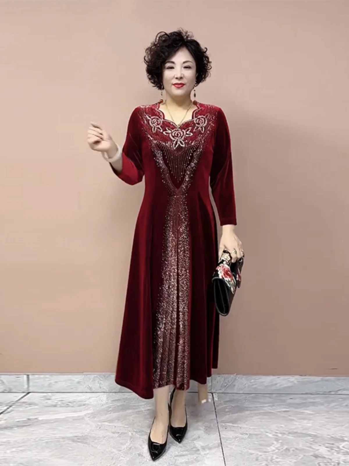 

Elegant Chinese Style Velvet Dress for Wedding Banquet High Quality Ironed Rhinestones Slimming Mid-Length Dress