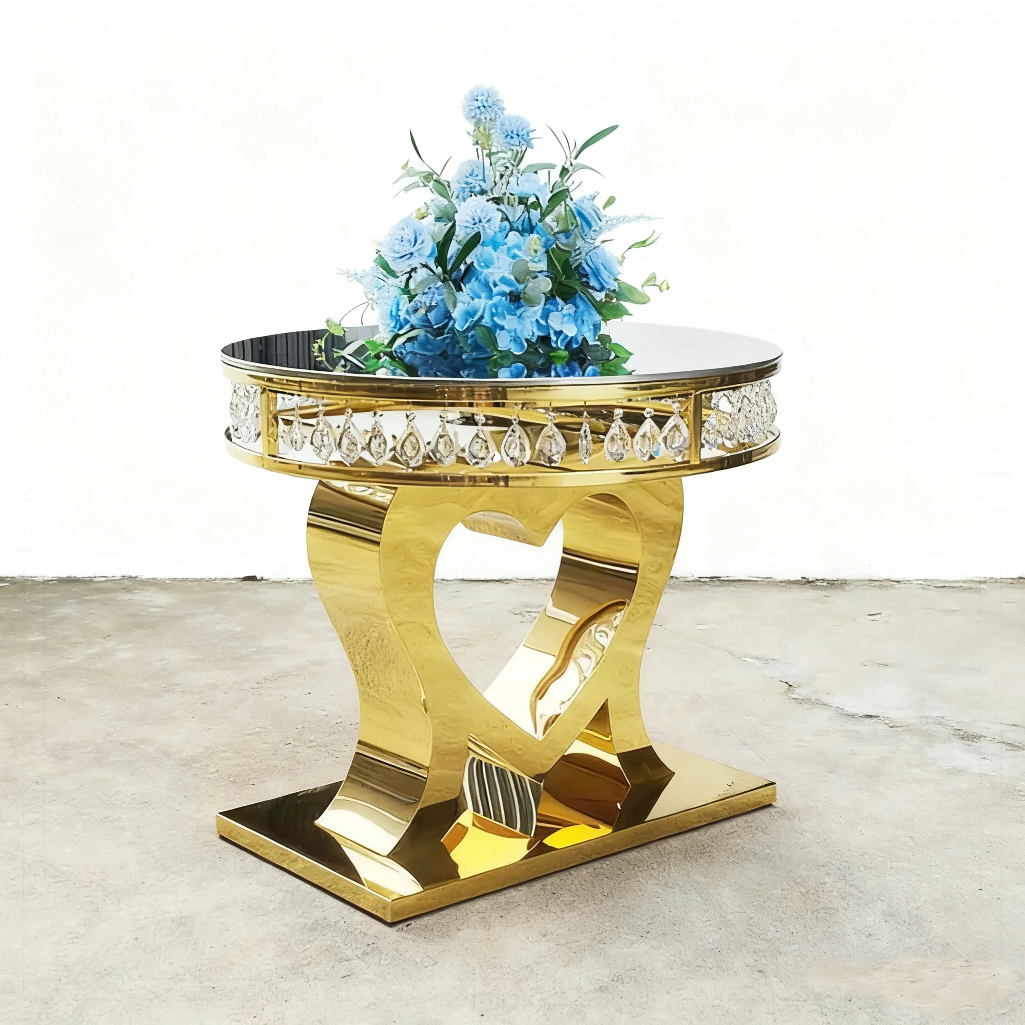Gold Heart Shape Event Crystal Wedding Cake Table