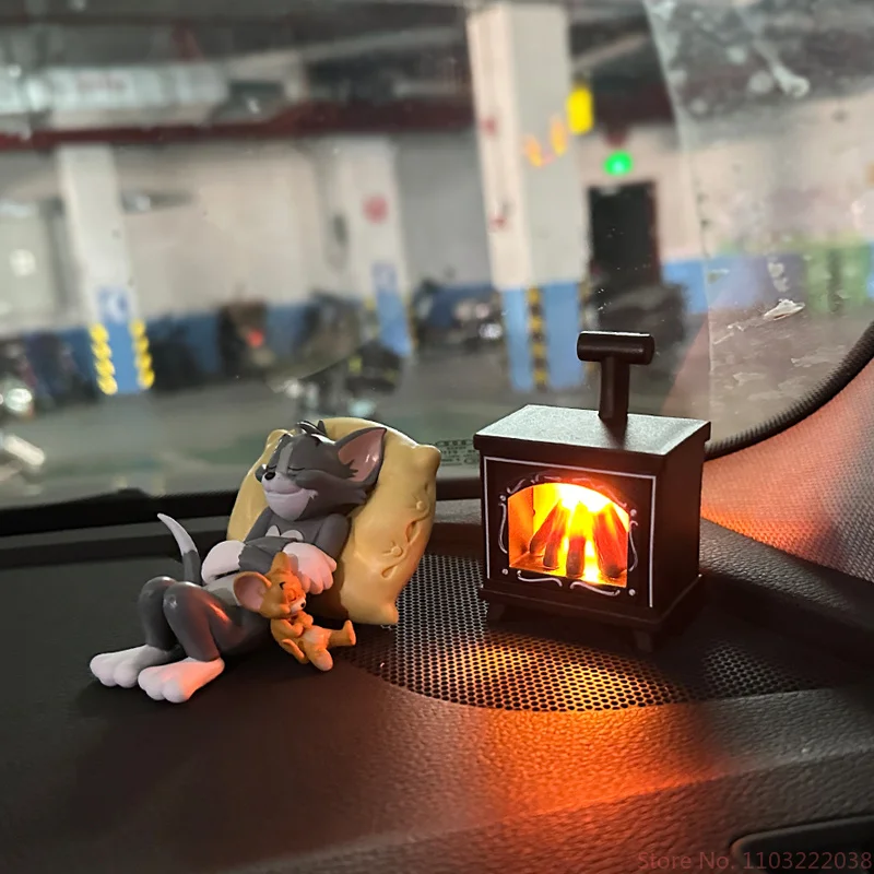 ทอมและเจอร์รี่แดชบอร์ดรถตกแต่งน่ารักเรซิ่นรูปมินิเดสก์ท็อปเครื่องประดับโต๊ะสำนักงานอุปกรณ์เสริมอะนิเมะตกแต่งของขวัญสำหรับแฟนๆ