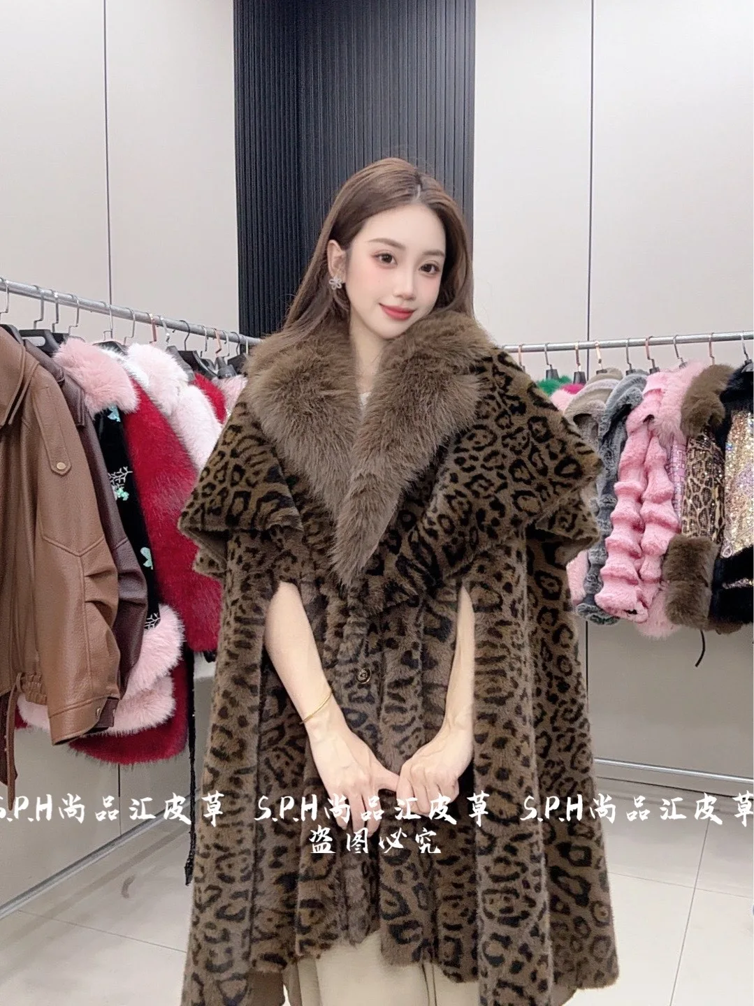 2025 Winter New Women's Faux Fur Cape Faux Fur Collar Warm Long Fur Coats Feminine Long Sleeve Loose Comfort Personality Coats