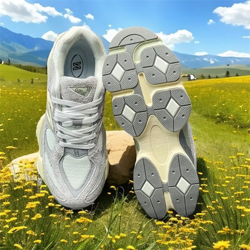 Breathable mesh outdoor travel wear-resistant non-slip casual sports shoes