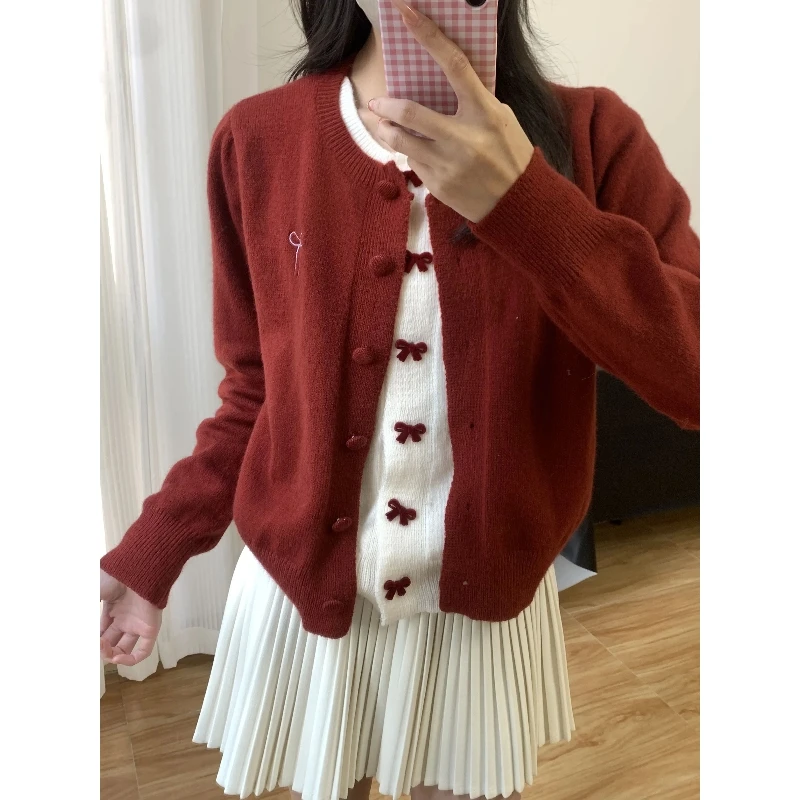 

Корейский свитер контрастного цвета, женский модный свитер с бантом и вышивкой, искусственный комплект из двух предметов, мягкий вязаный топ, зимняя теплая антивозрастная одежда Y2K