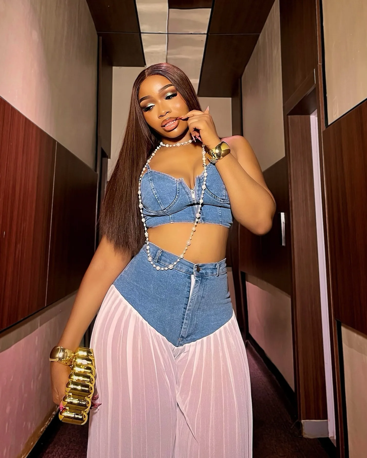 

Hot New Fashion Woman Two Pieces Set Summer Suspender V-neck Sleeveless Vest Pleated Denim Chiffon Trousers Sexy Party Clothing